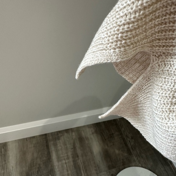 ❤️ Arizona Jean Company Women's Beige V-Neck Sweater Large NWT - Picture 3 of 5